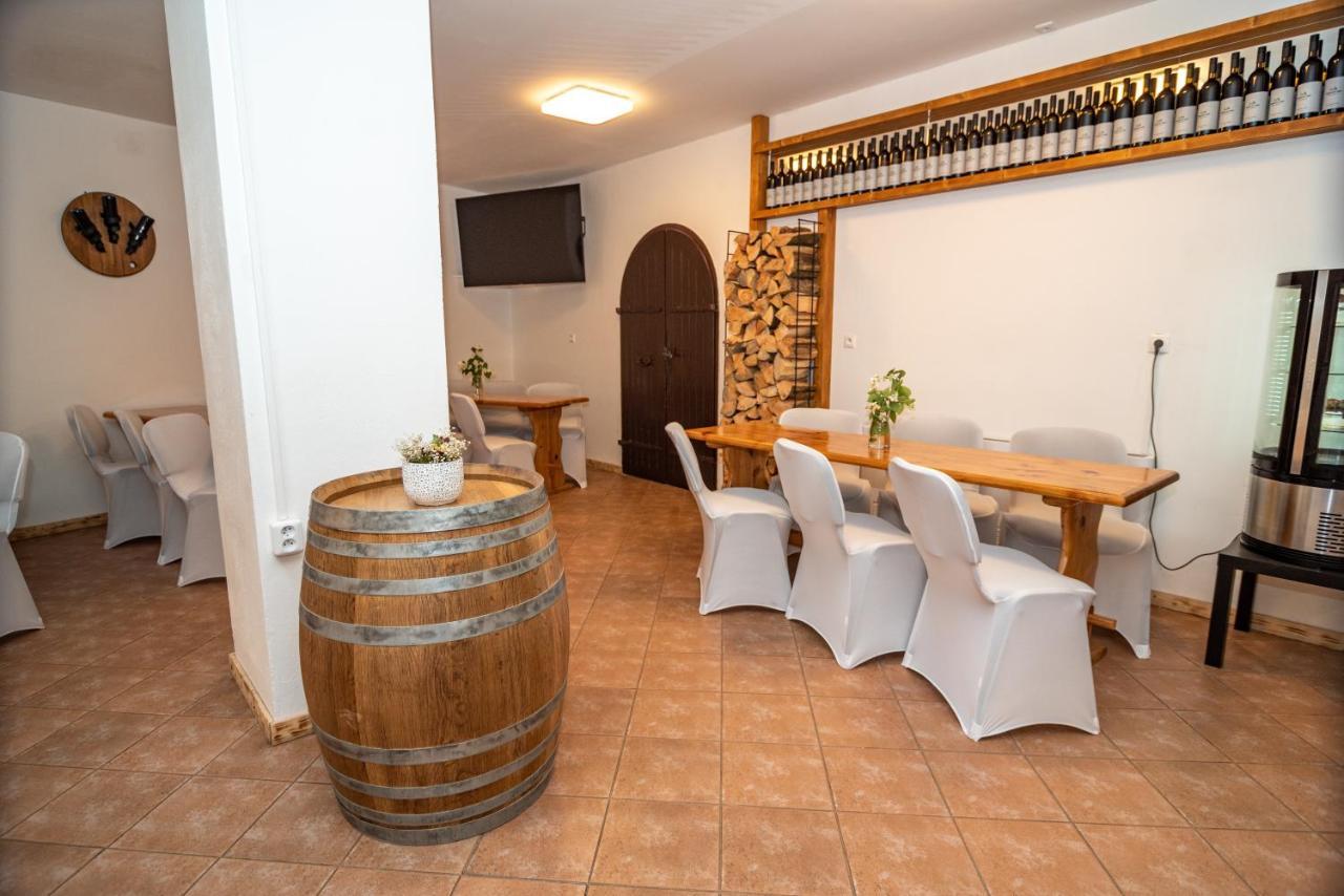 Mikulov - Inn - Hotel S Vinnym Sklepem Venuse Ngoại thất bức ảnh