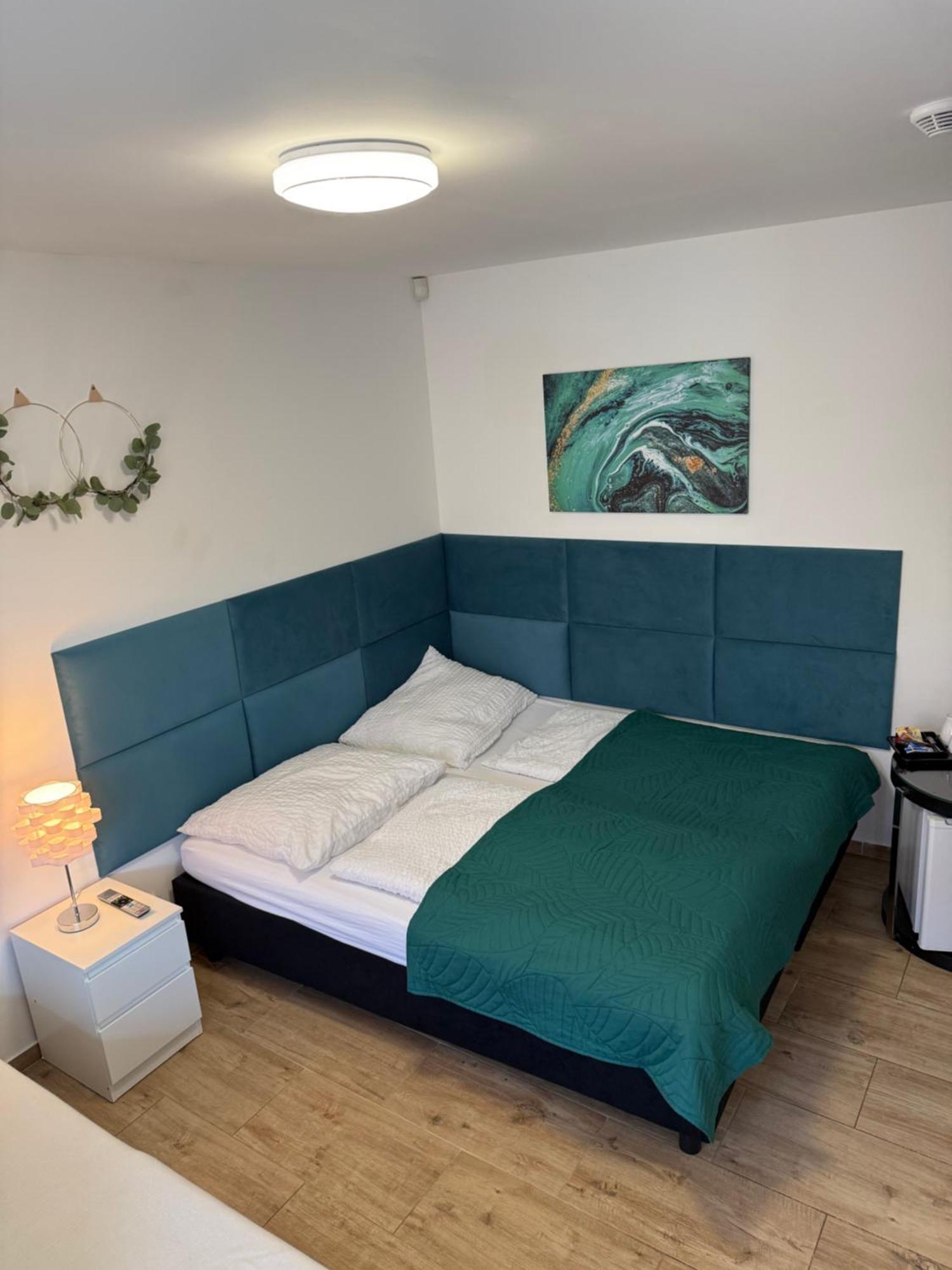 Mikulov - Inn - Hotel S Vinnym Sklepem Venuse Ngoại thất bức ảnh
