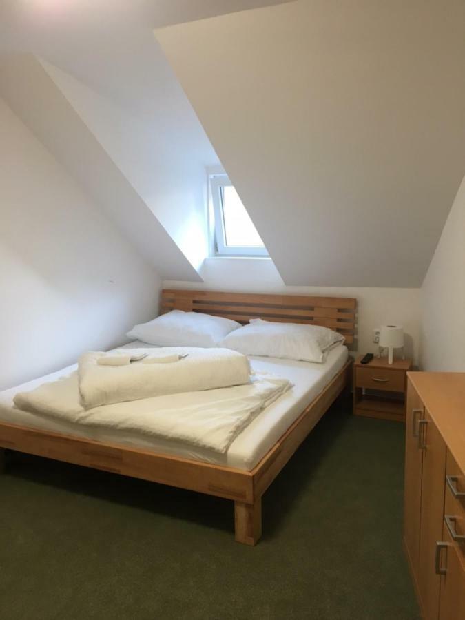 Mikulov - Inn - Hotel S Vinnym Sklepem Venuse Ngoại thất bức ảnh