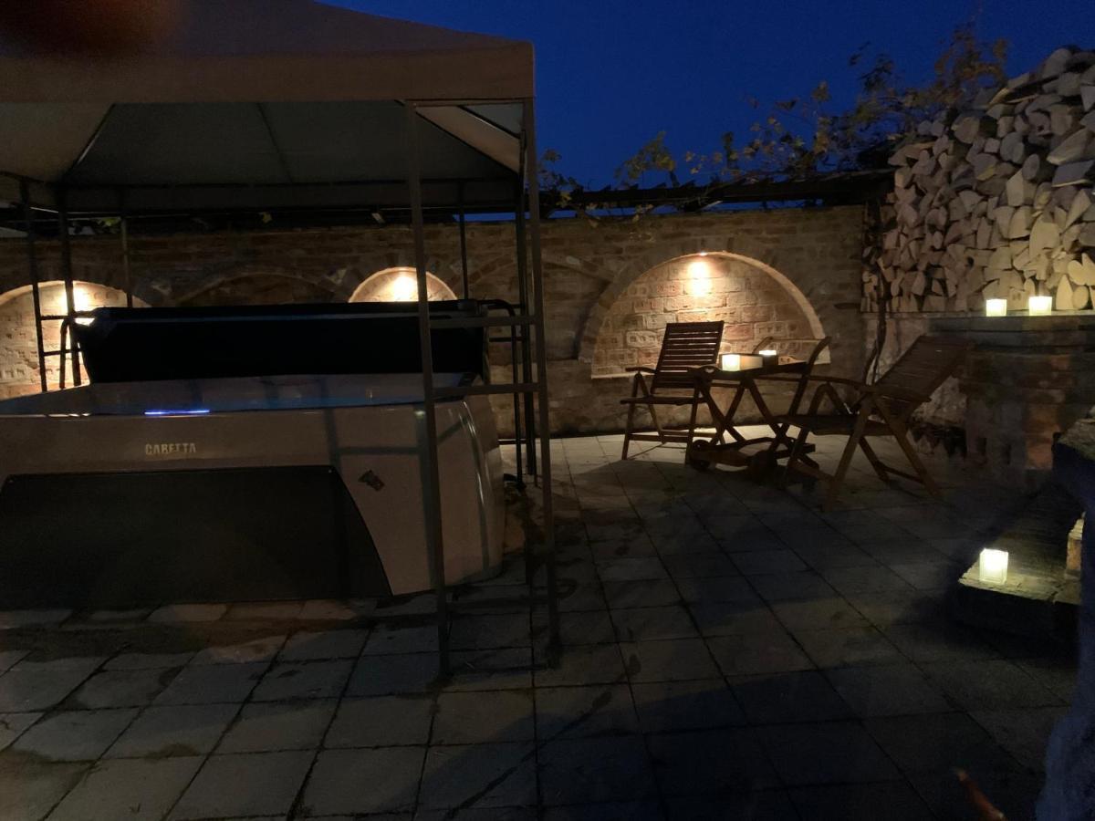 Mikulov - Inn - Hotel S Vinnym Sklepem Venuse Ngoại thất bức ảnh